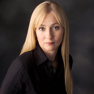 Caro Ramsay's headshot