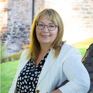 Sandra Ireland's headshot