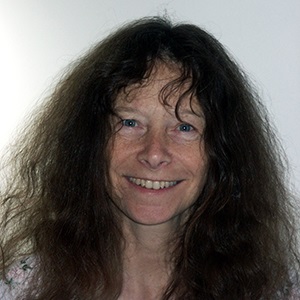 Lynn Holden's headshot