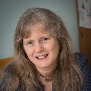 Lari Don's headshot