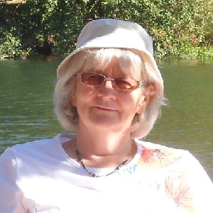 Ann MacKinnon's headshot