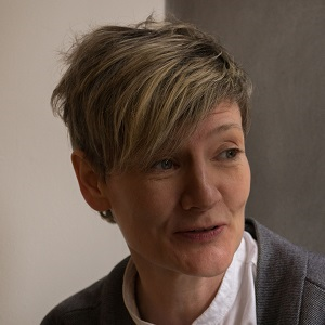 Vicki Husband's headshot