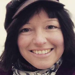 Barbara Henderson's headshot