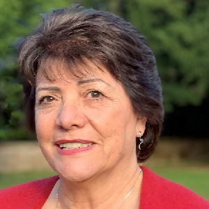 Linda Strachan's headshot