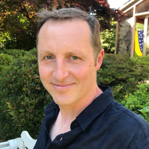 Robin Scott-Elliot's headshot