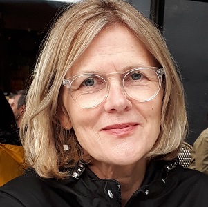 Lesley Benzie's headshot