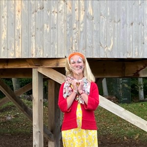 Molly Arbuthnott's headshot