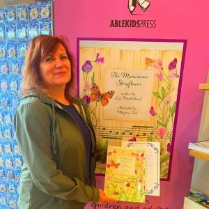 Liza Mulholland's headshot