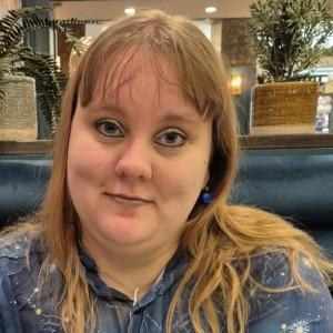 Hannah Nicholson's headshot