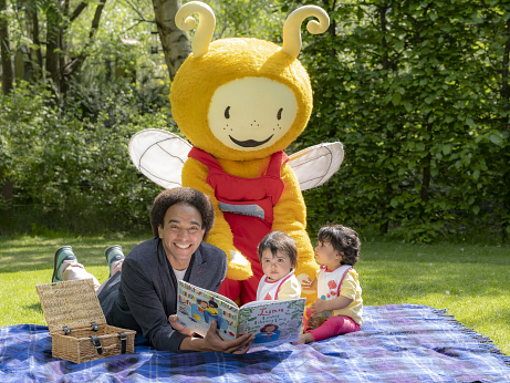 Join in Bookbug’s Big Picnic! Children from TLC Nursery in Kirkintilloch get ready for Bookbug Week 2019.