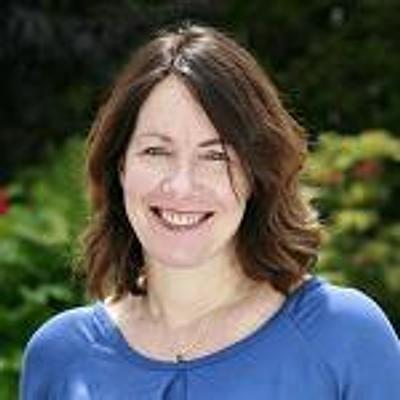 Roz Coe's headshot'