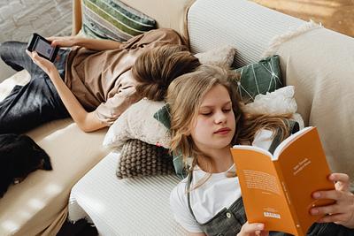 Chlidren reading on sofa